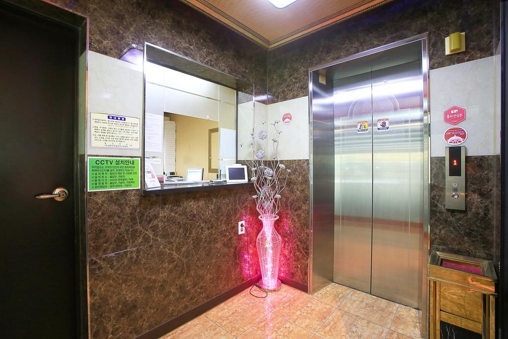 Real Boutique Hotel ソウル特別市 エクステリア 写真